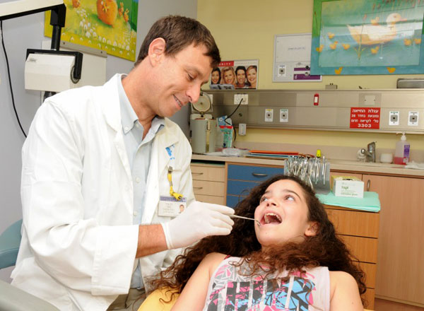 ד"ר אייל בוצר, מרפאת שיניים לפעוטות, ילדים ונוער